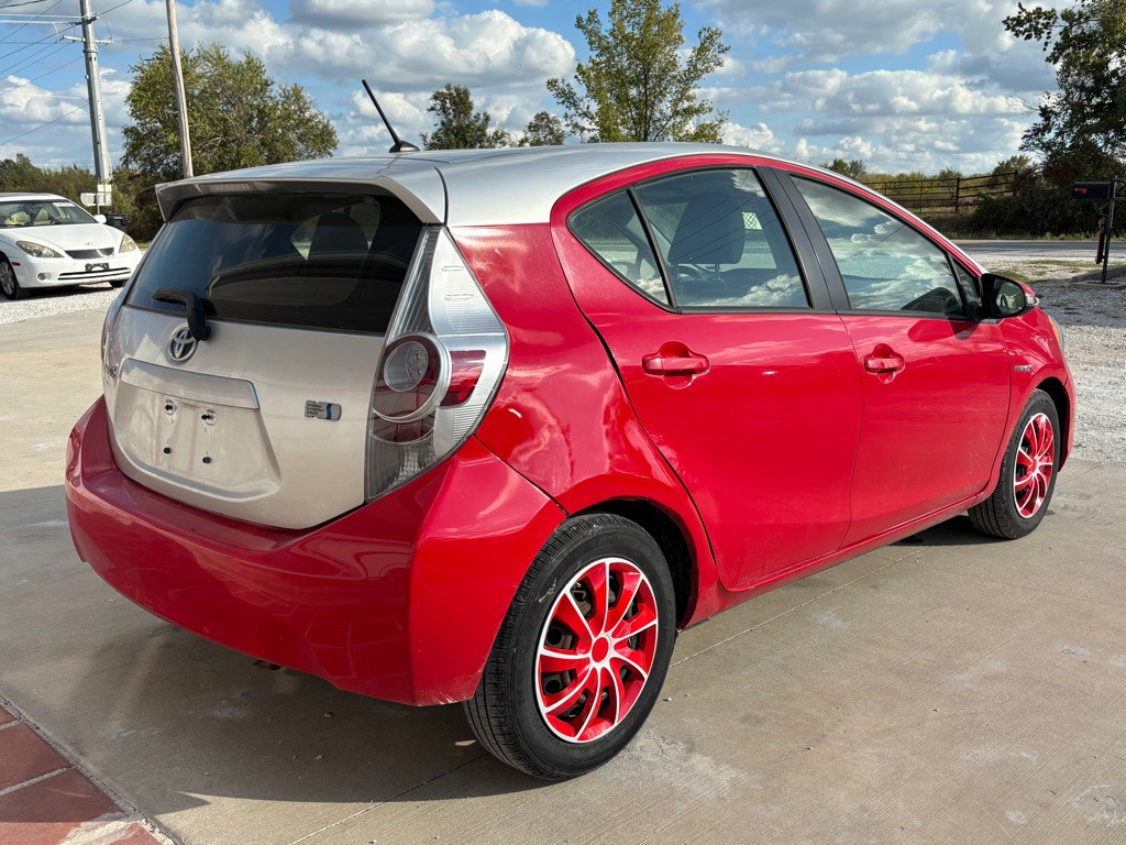 2013 Toyota Prius Image 8