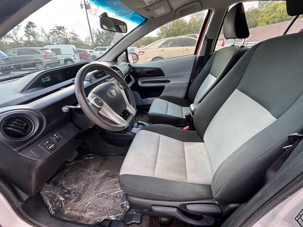 2013 Toyota Prius Image 10