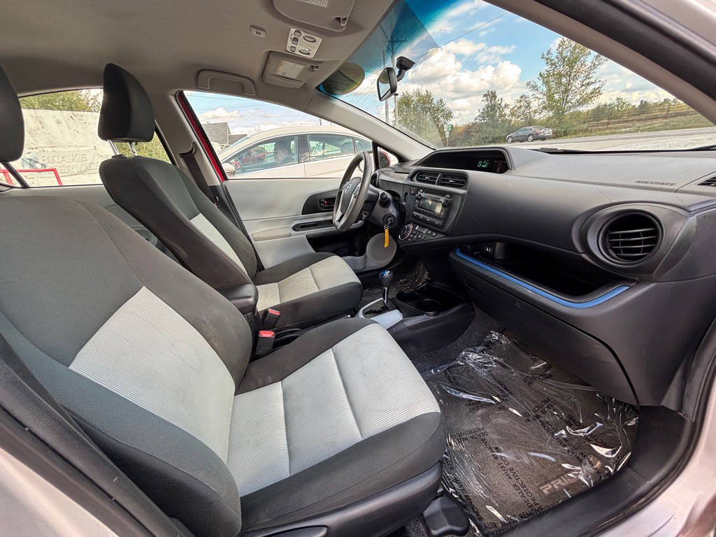 2013 Toyota Prius Image 11