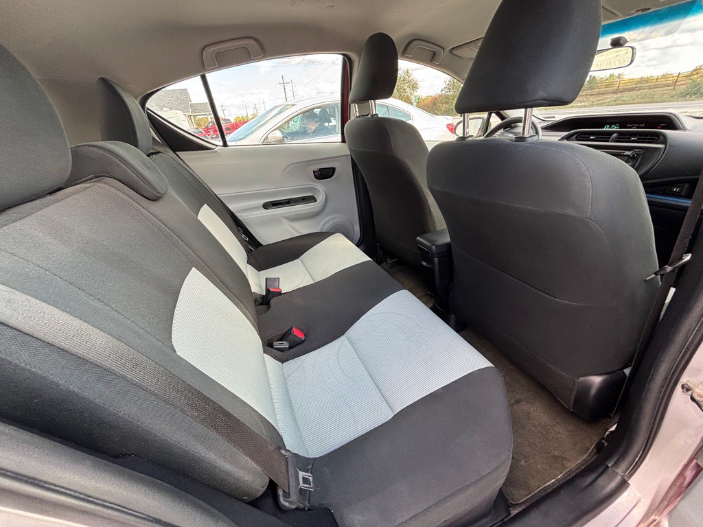 2013 Toyota Prius Image 13
