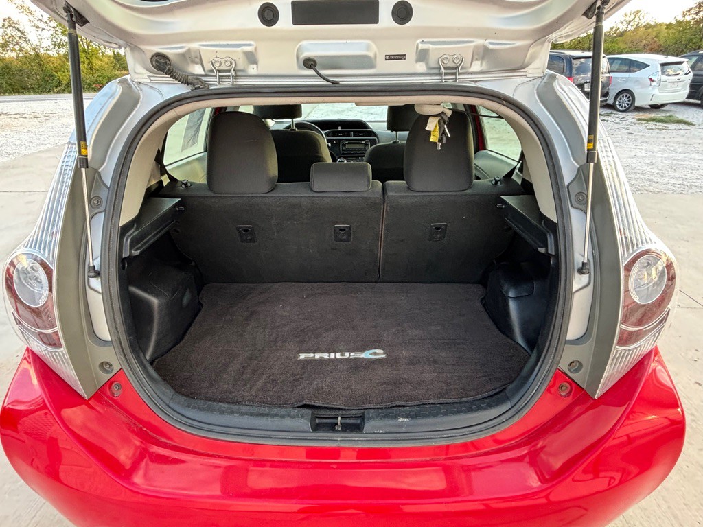 2013 Toyota Prius Image 14