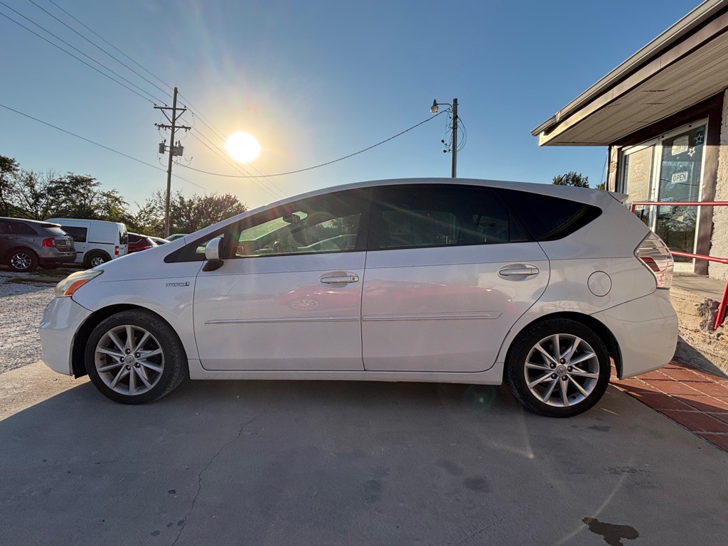2013 Toyota Prius Image 4