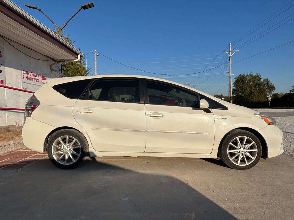 2013 Toyota Prius Image 5