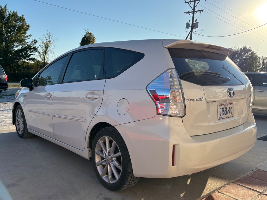 2013 Toyota Prius Image 7