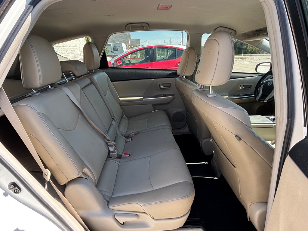 2013 Toyota Prius Image 12