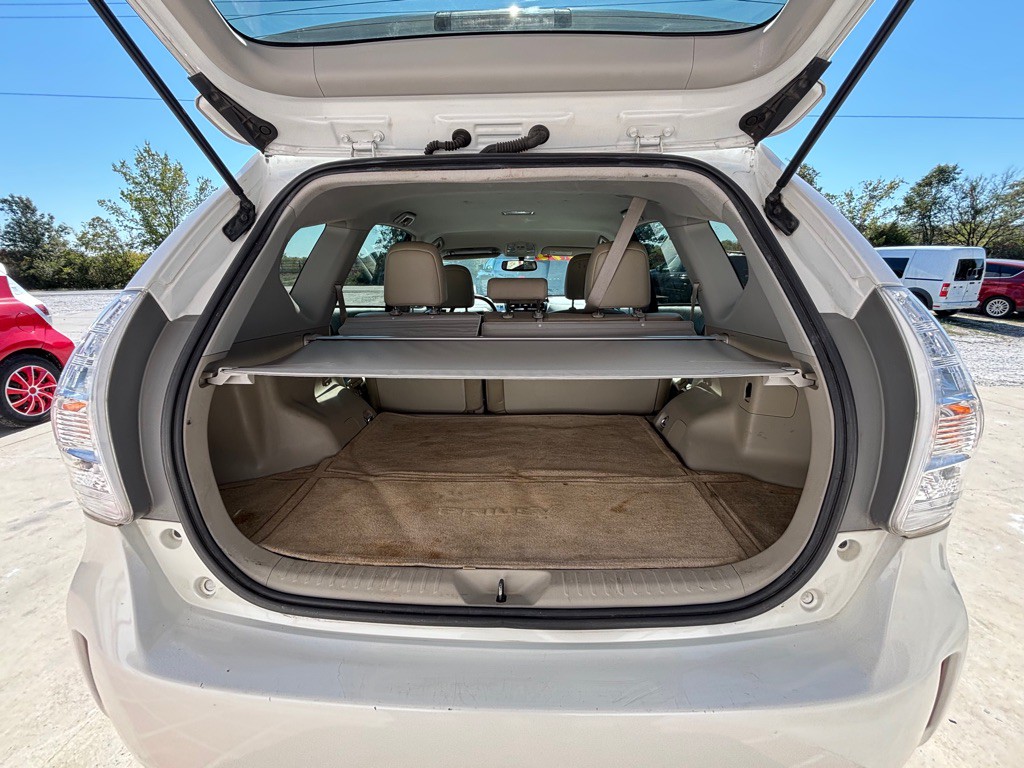 2013 Toyota Prius Image 13