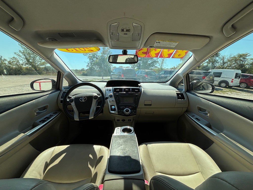 2013 Toyota Prius Image 14