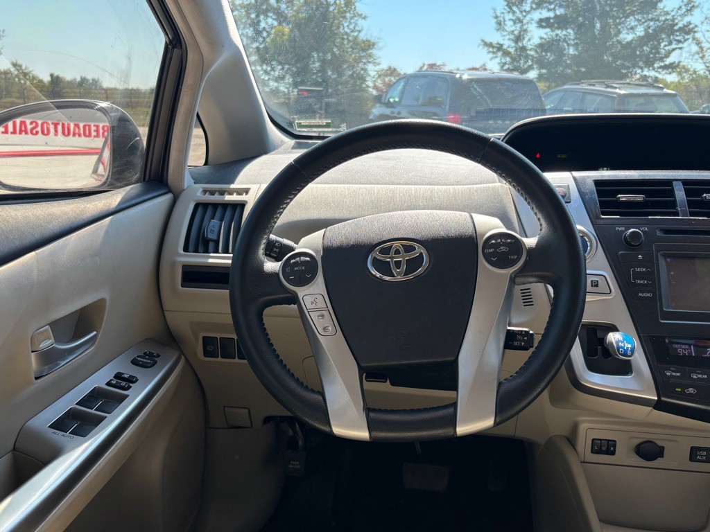 2013 Toyota Prius Image 15
