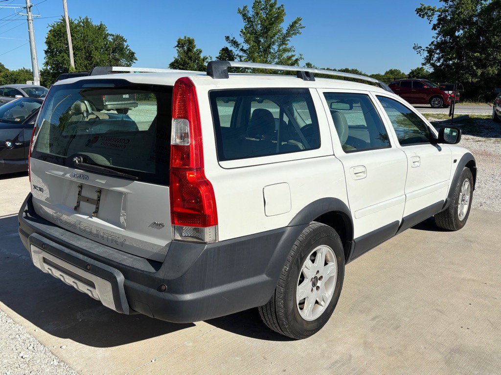 2005 Volvo XC70 Image 8