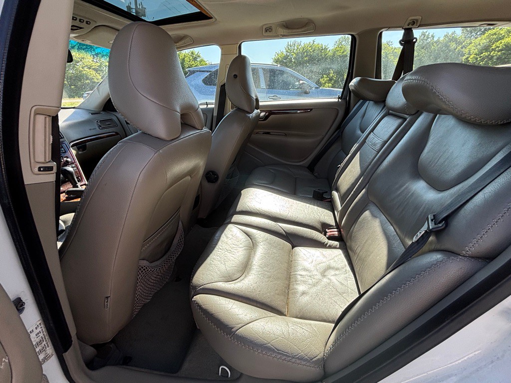 2005 Volvo XC70 Image 10
