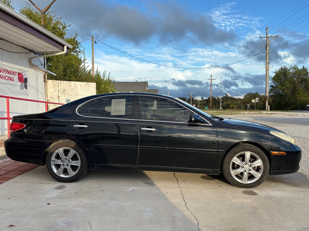 2005 Lexus ES Image 2