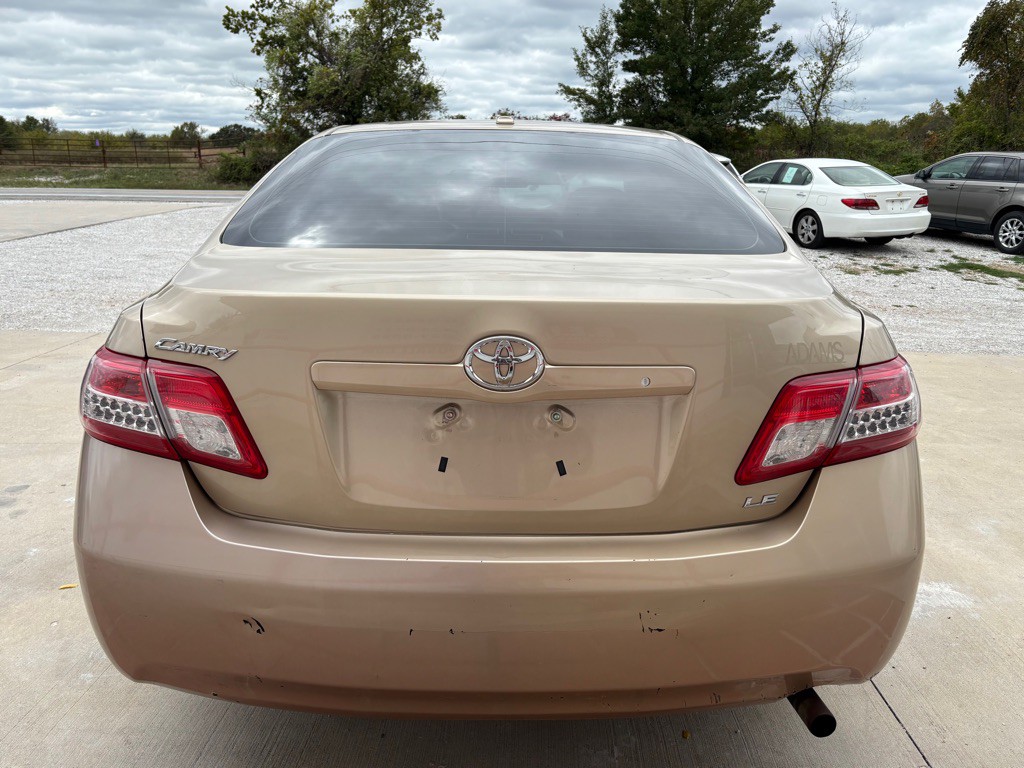 2011 Toyota Camry Image 3