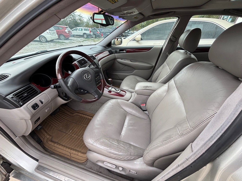 2002 Lexus ES Image 2