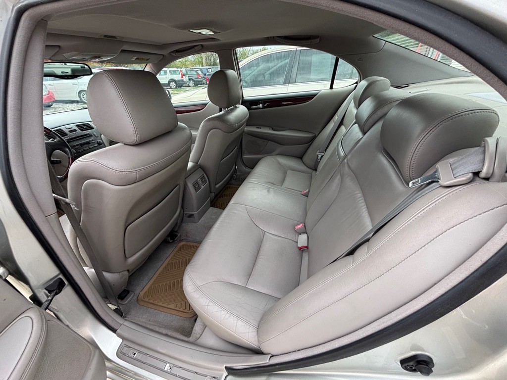 2002 Lexus ES Image 3