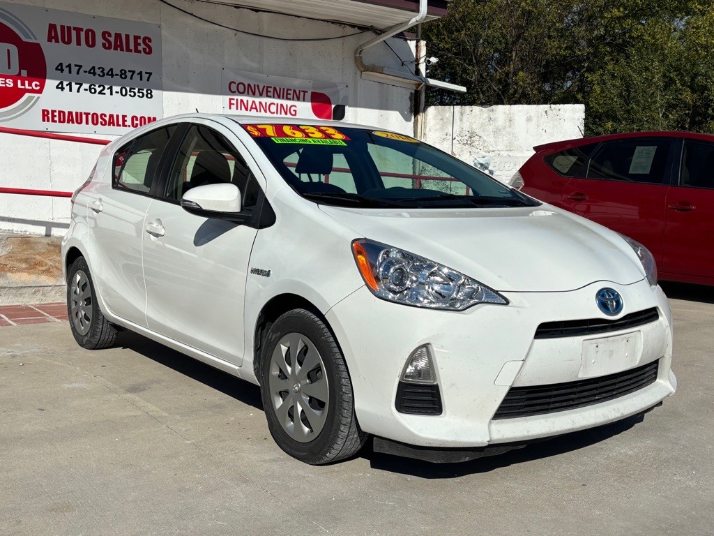 2014 Toyota Prius Image 2