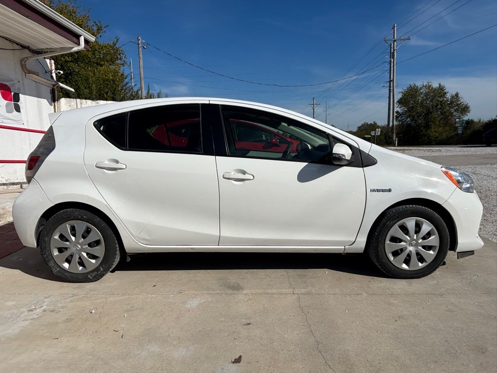 2014 Toyota Prius Image 5