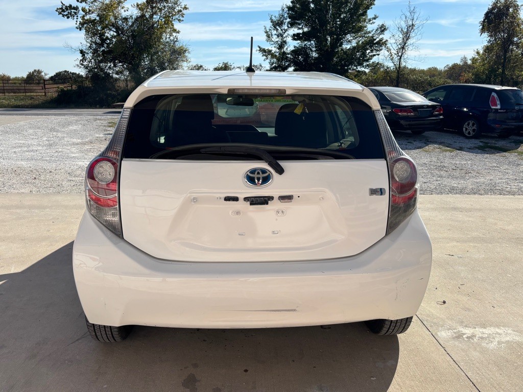 2014 Toyota Prius Image 8