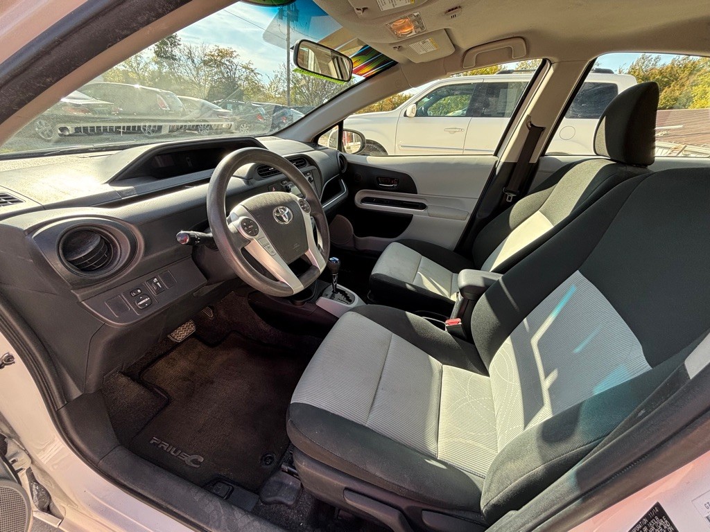 2014 Toyota Prius Image 9