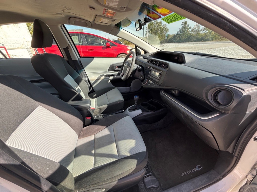 2014 Toyota Prius Image 10