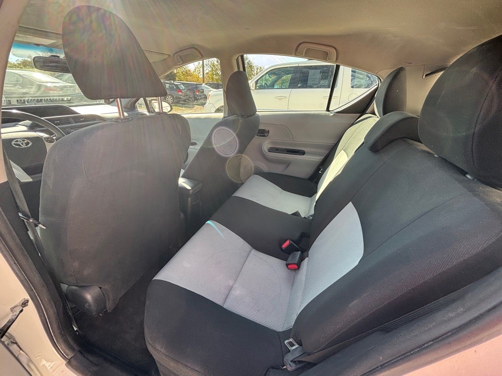 2014 Toyota Prius Image 11