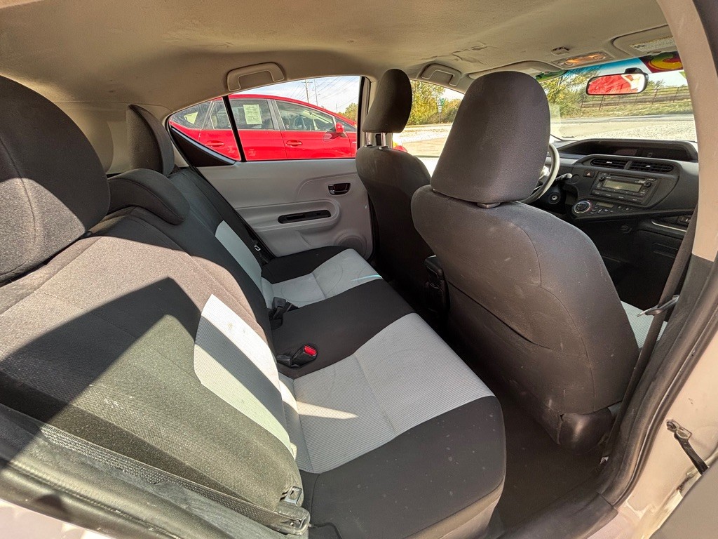 2014 Toyota Prius Image 12