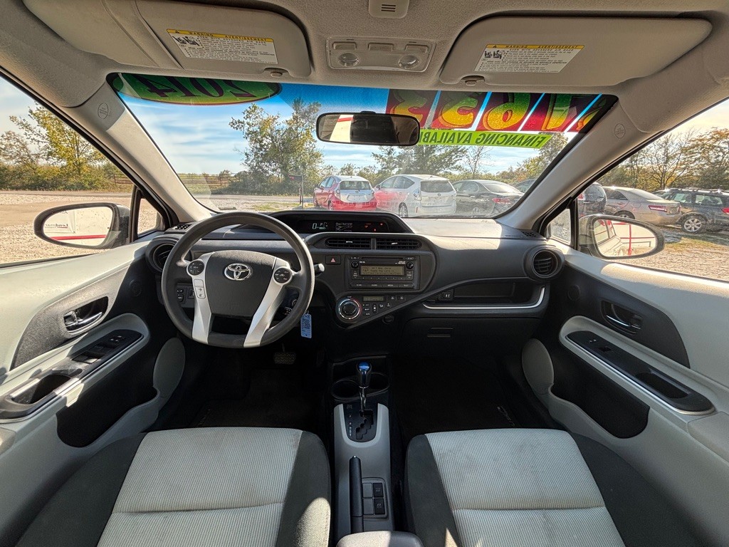 2014 Toyota Prius Image 14