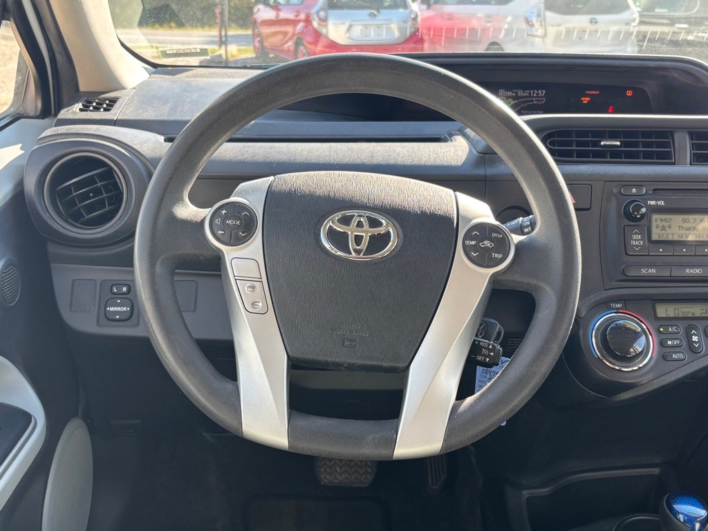 2014 Toyota Prius Image 15