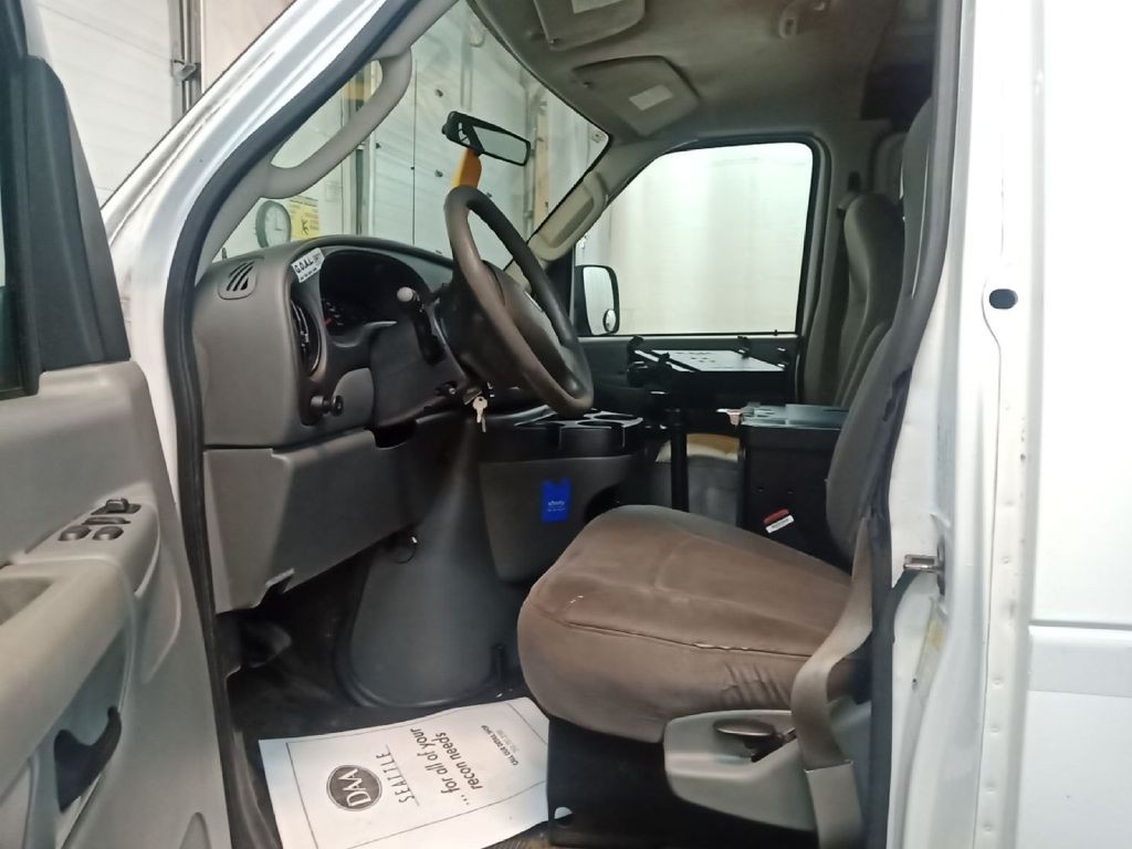 2007 Ford Econoline Image 8