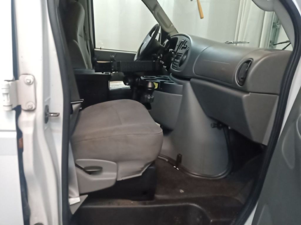 2007 Ford Econoline Image 9