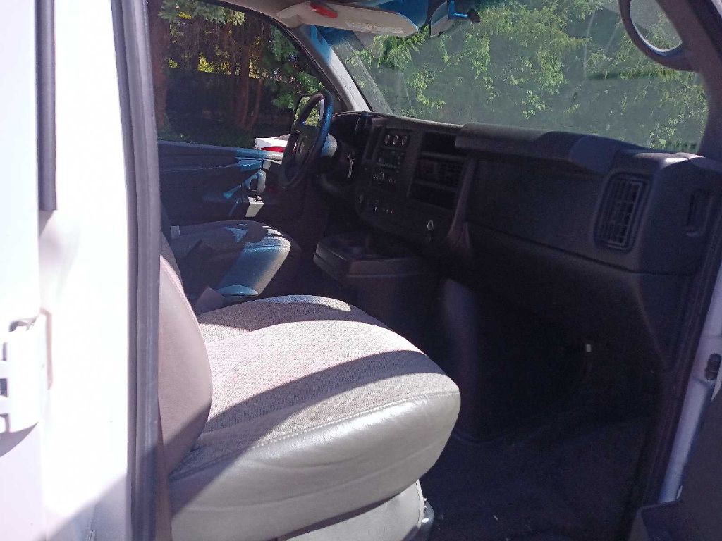 2013 Chevrolet Express Image 8