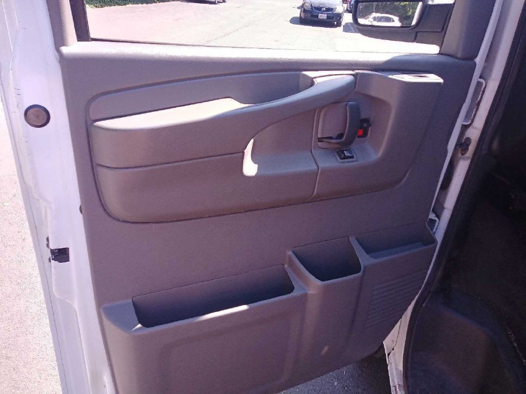 2013 Chevrolet Express Image 12