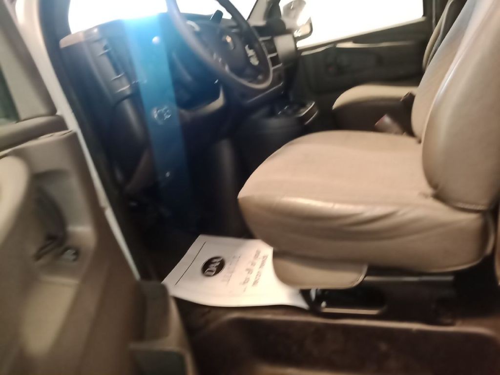 2013 Chevrolet Express Image 16