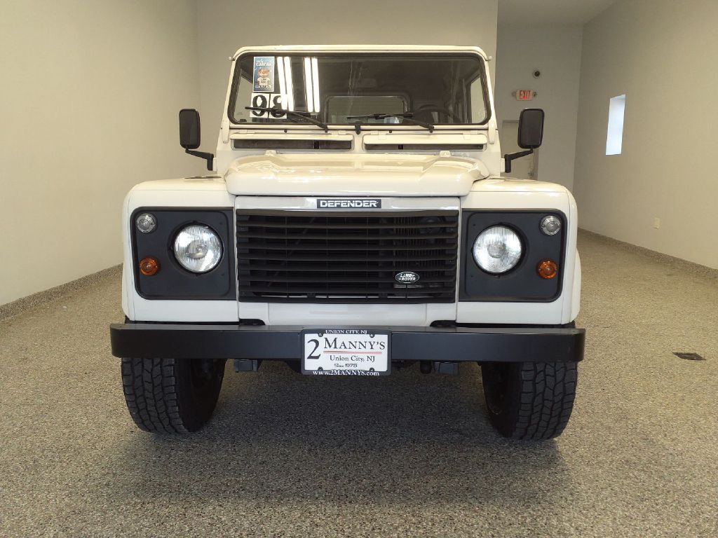 1998 Land Rover Defender Image 2