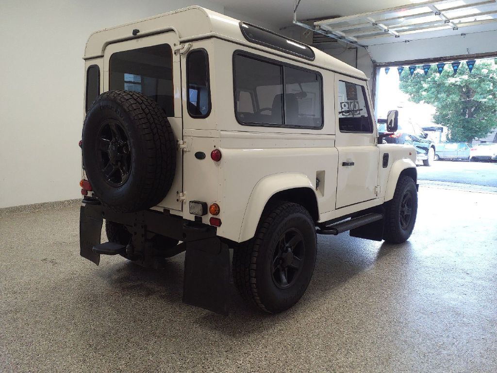 1998 Land Rover Defender Image 3