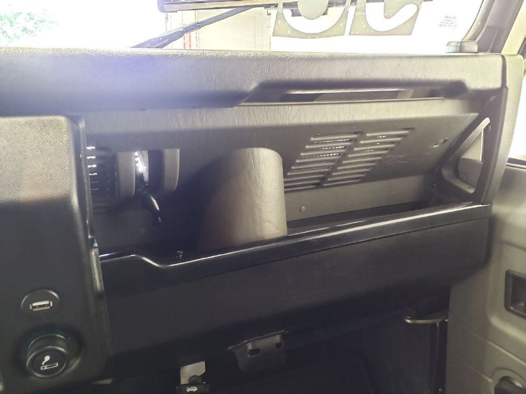 1998 Land Rover Defender Image 10