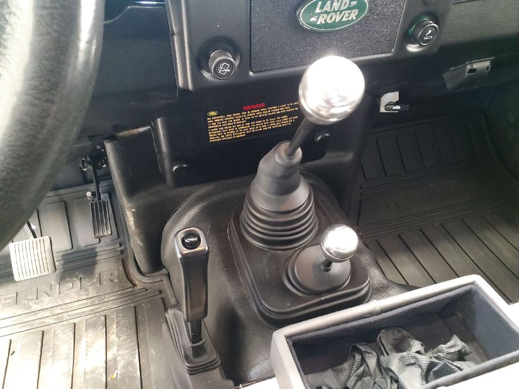 1998 Land Rover Defender Image 11