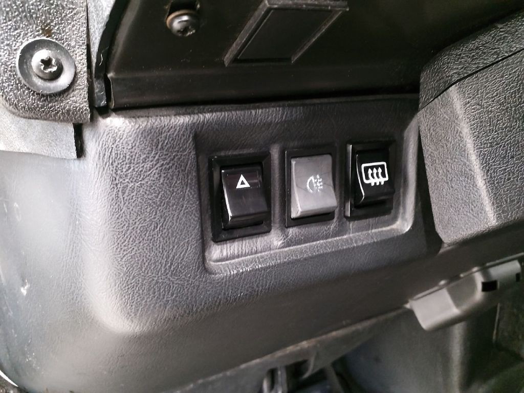 1998 Land Rover Defender Image 12