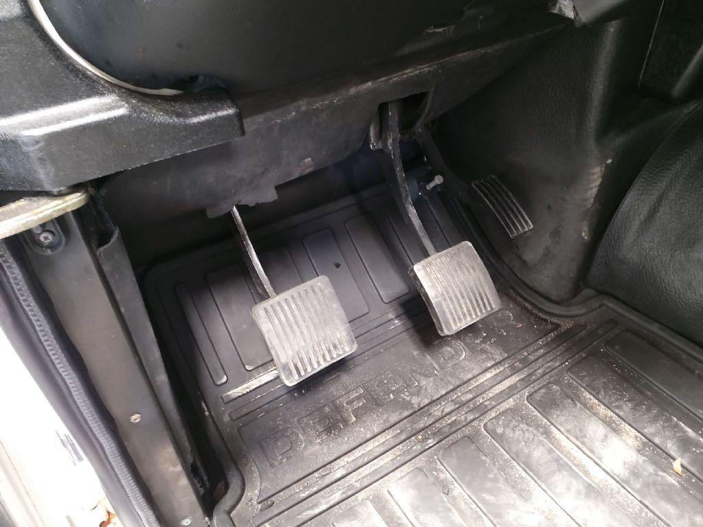 1998 Land Rover Defender Image 13