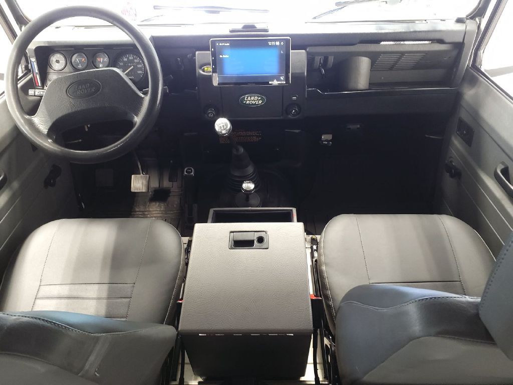 1998 Land Rover Defender Image 16