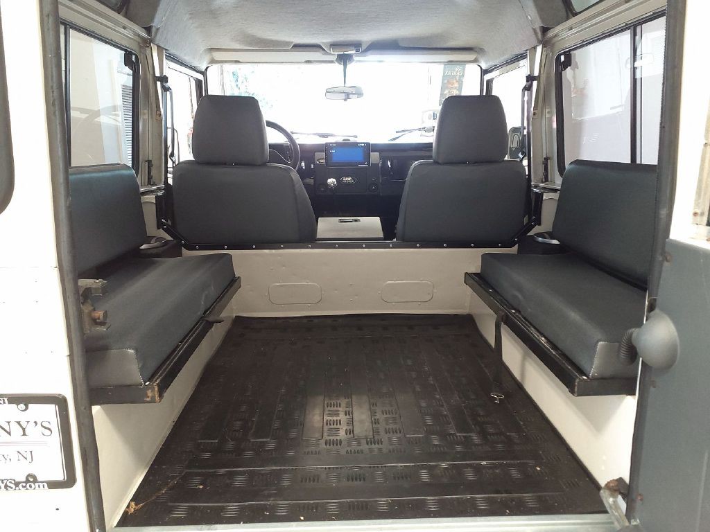 1998 Land Rover Defender Image 18