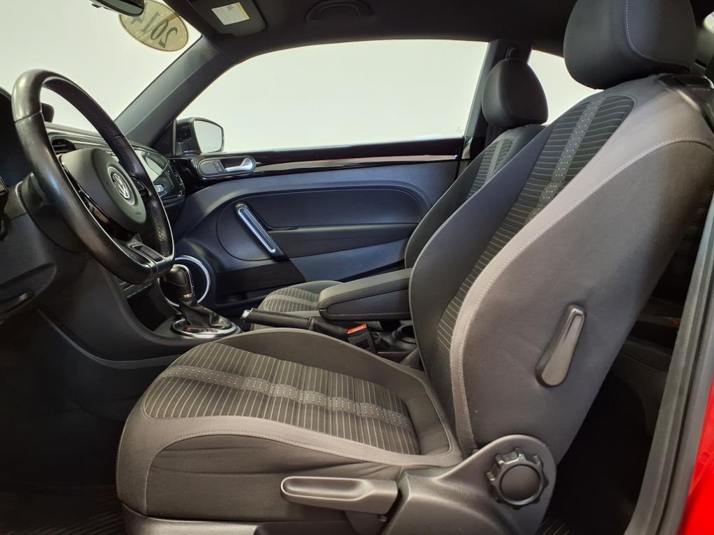 2014 Volkswagen Beetle Image 11