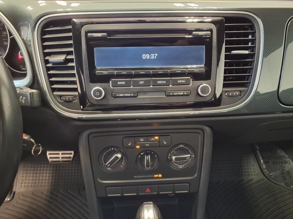 2014 Volkswagen Beetle Image 14