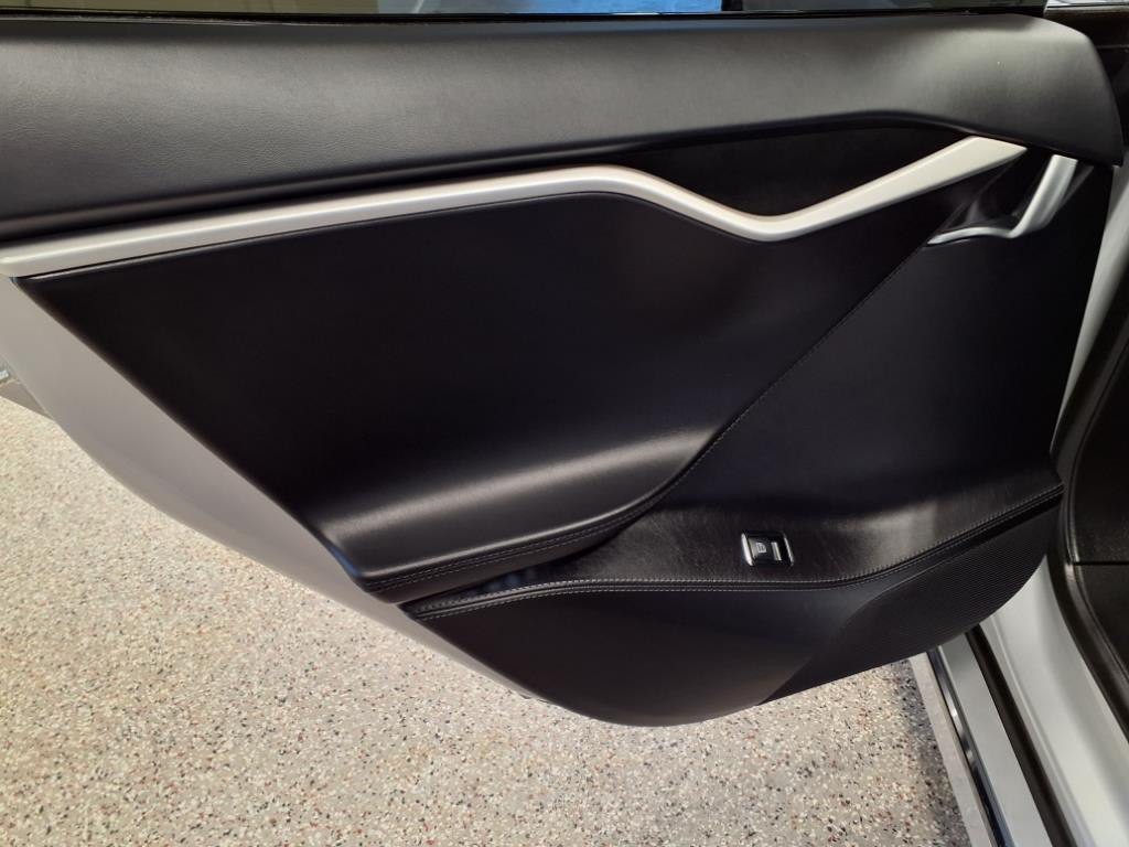 2017 Tesla Model S Image 8