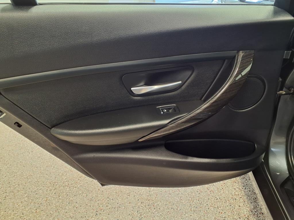 2016 BMW 3 Series Image 10