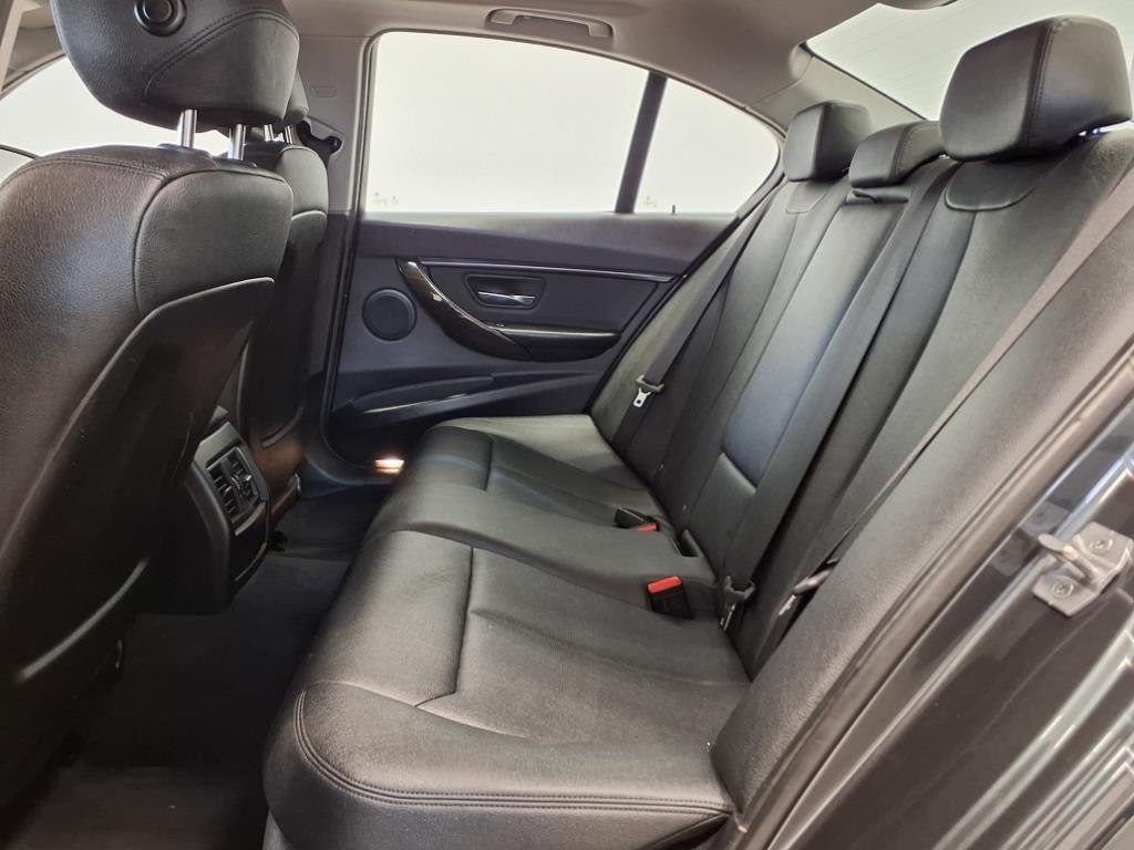 2016 BMW 3 Series Image 11