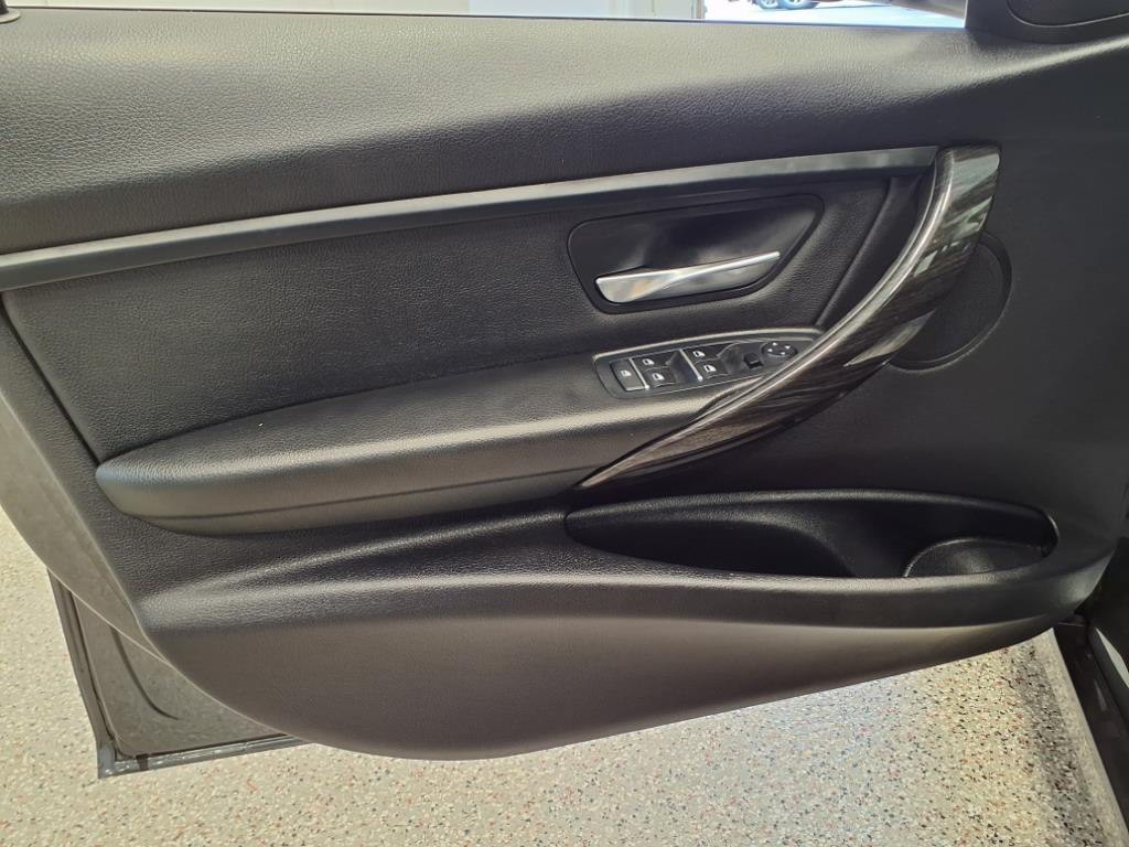 2016 BMW 3 Series Image 14