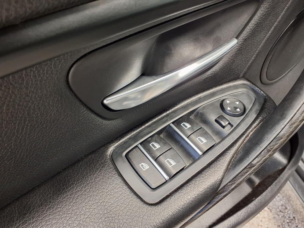 2016 BMW 3 Series Image 15