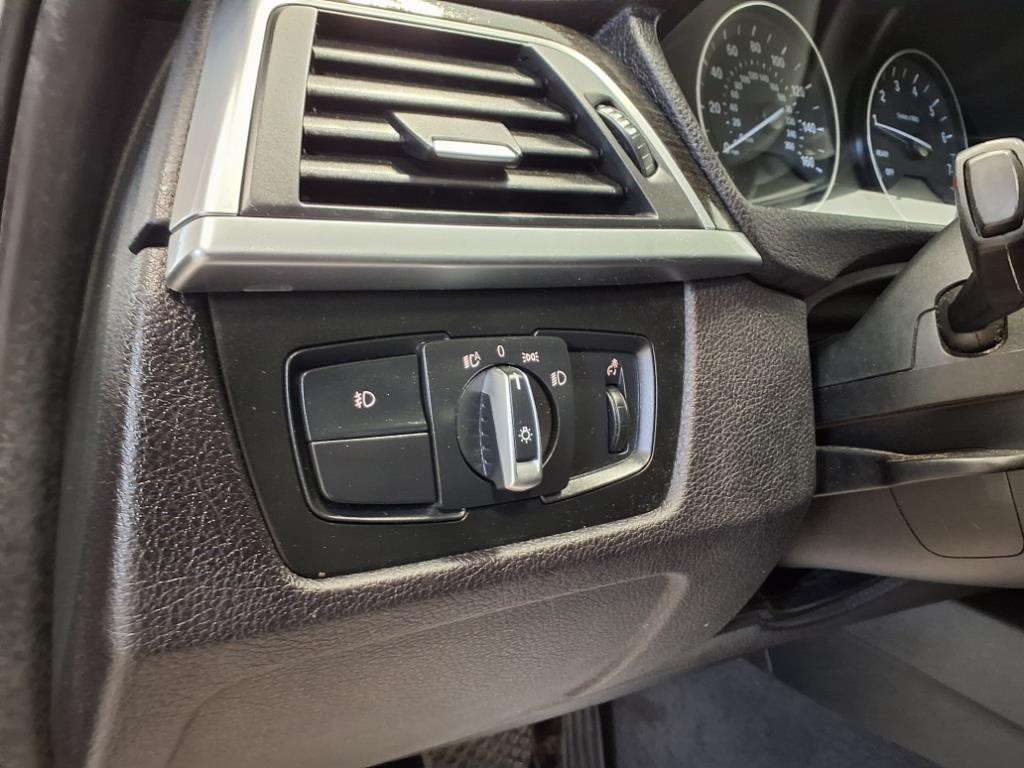 2016 BMW 3 Series Image 17