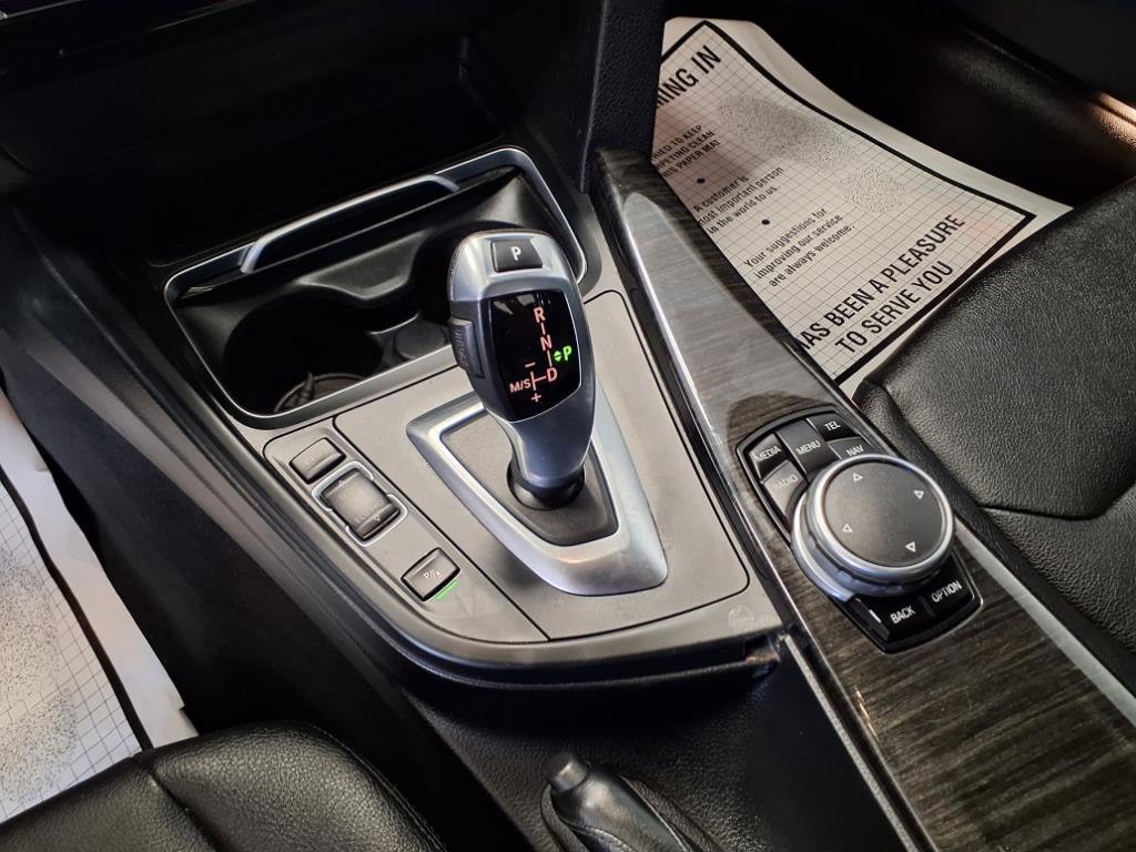 2016 BMW 3 Series Image 18