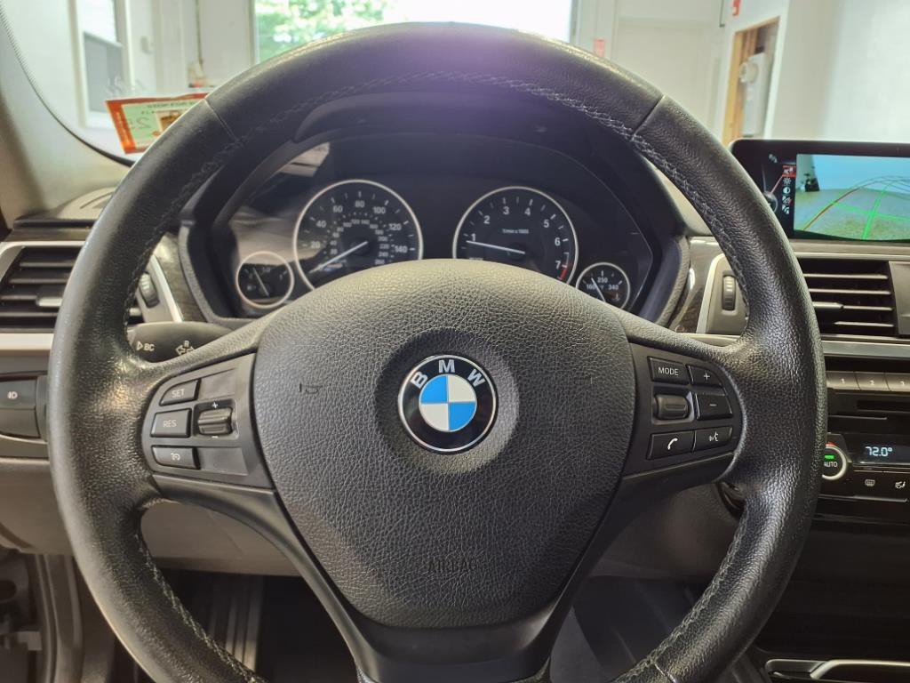 2016 BMW 3 Series Image 21